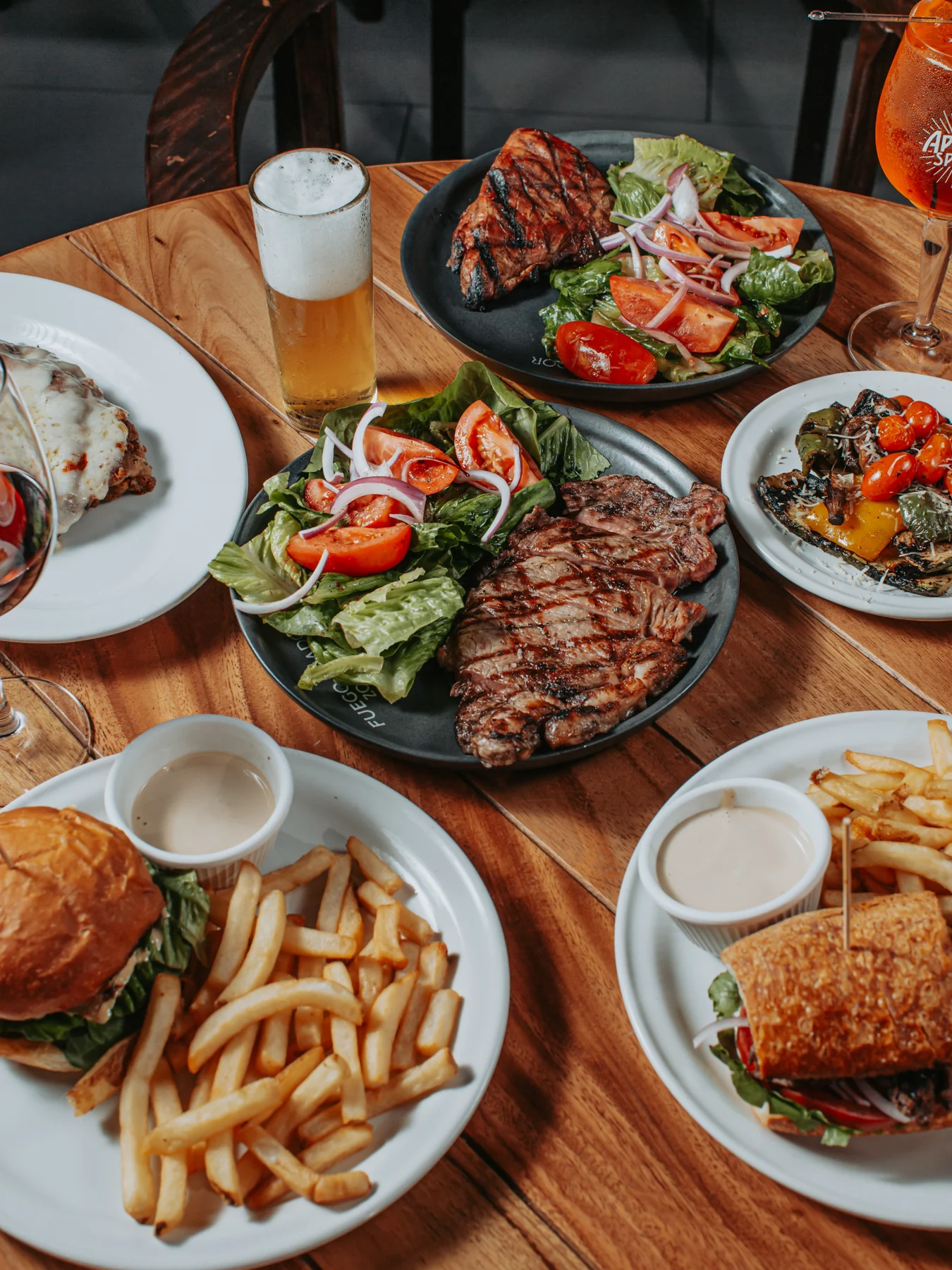 Mesa de Fuego Asador con cortes, hamburguesa y entradas para compartir